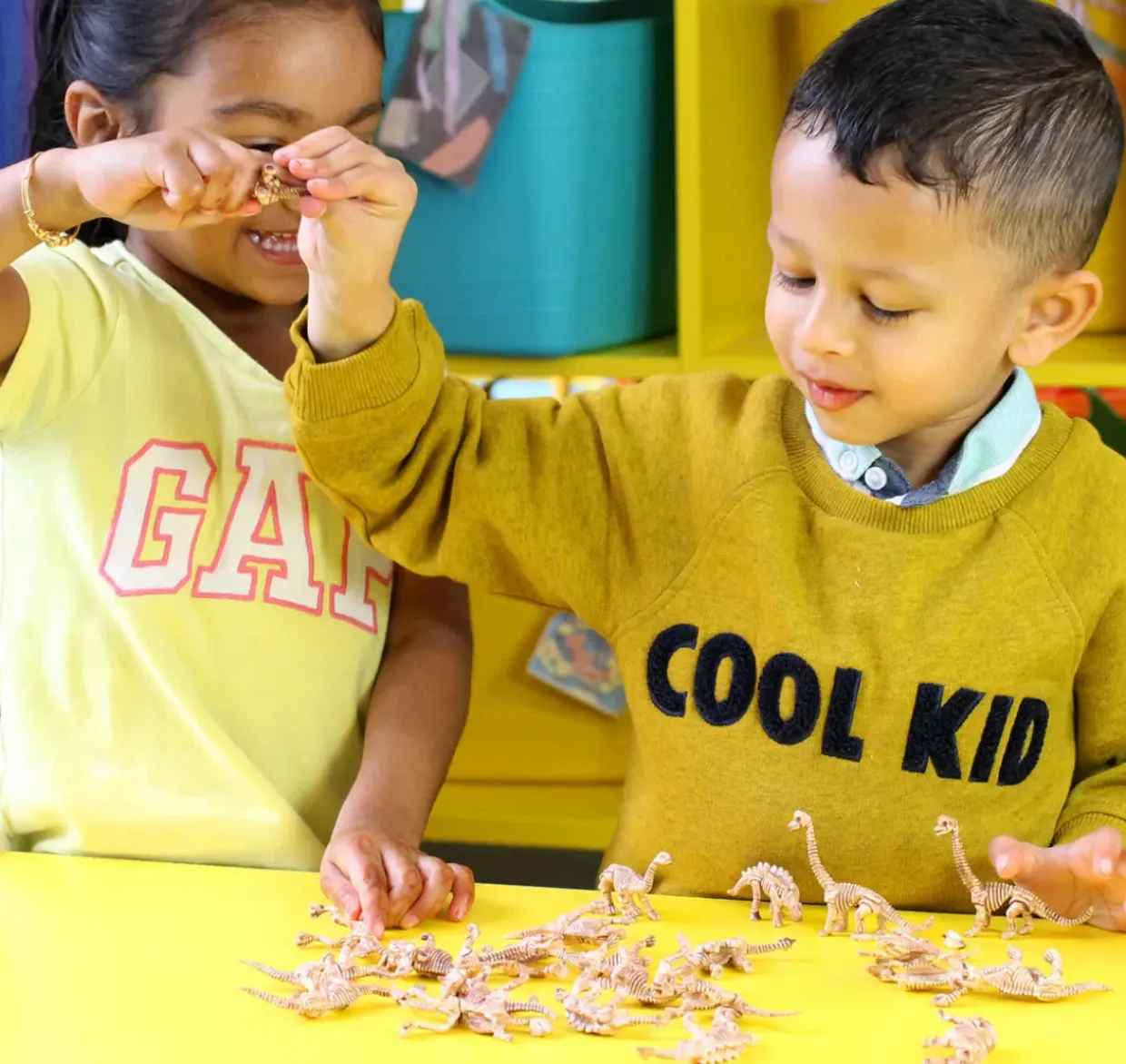 Small World Dinosaur Skeletons Set - 204pcs